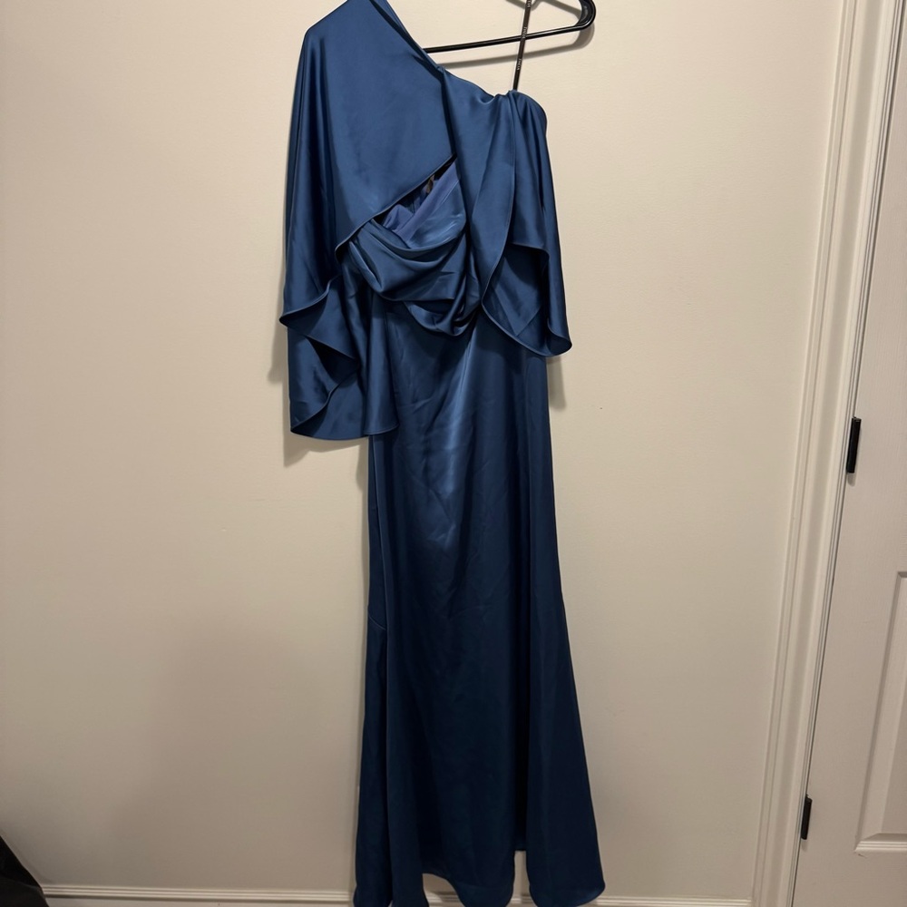 Theia Kia Cape Fit And Flare Gown size 8 - Picture 3 of 5